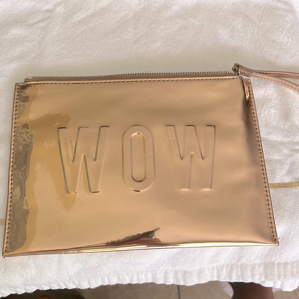 Stella & Dot Rose gold vegan leather “WOW” wristlet/purse/clutch.